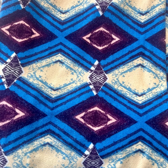 LulaRoe leggings OS - LuLa is known for their butter soft leggings!! - Picture 2 of 3